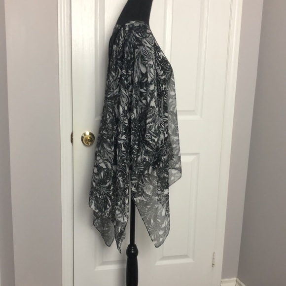 Reitmans Floral Black & White One Size Top - Picture 3 of 4